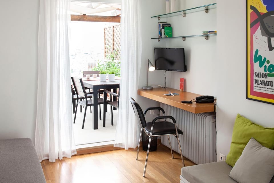 TV and multimedia, Balcony/Terrace, Seating area