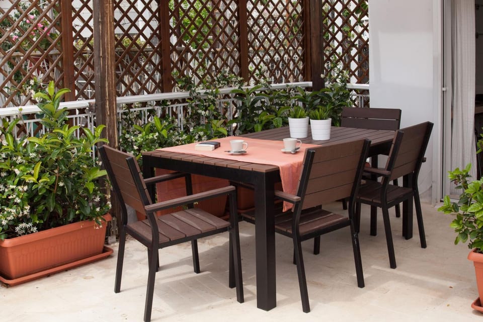 Patio, Balcony/Terrace, Seating area, Dining area, City view, Landmark view, Mountain view