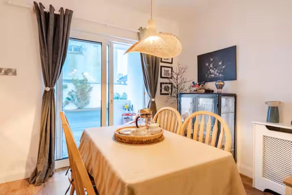 View (from property/room), Kitchen or kitchenette, Living room, Dining area, Inner courtyard view