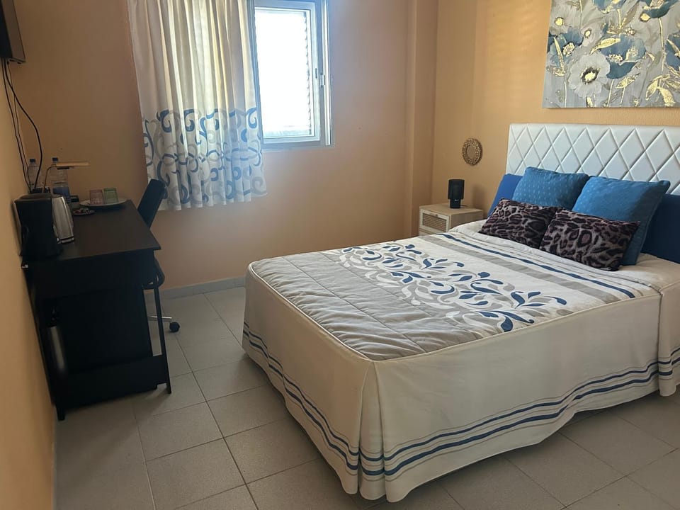 Habitación con baño privado Vacation rental in Comarca Norte