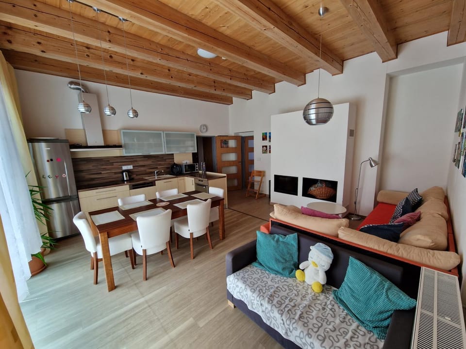 Kitchen or kitchenette, Living room, Seating area, Dining area, pet friendly