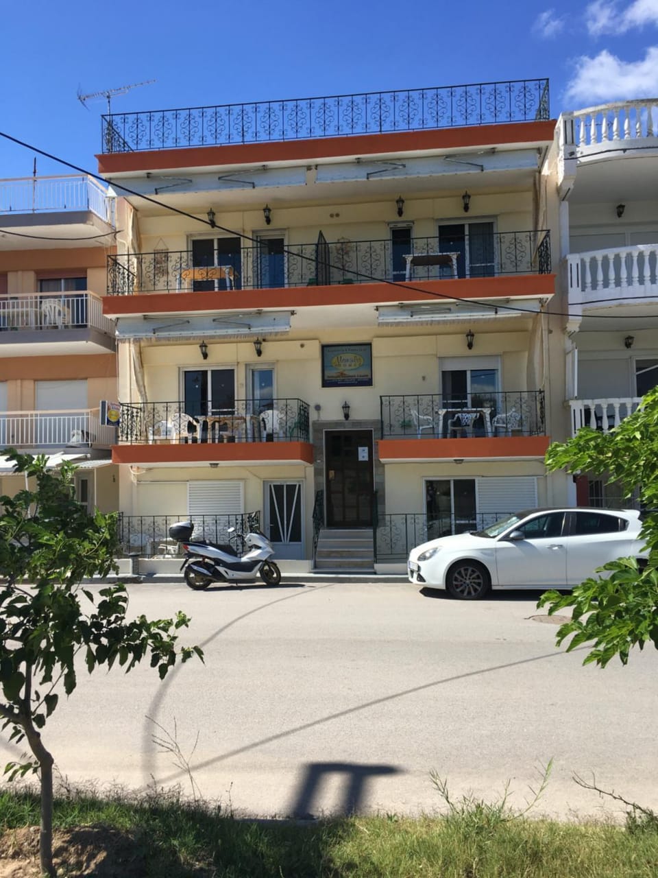 Neighbourhood, Location