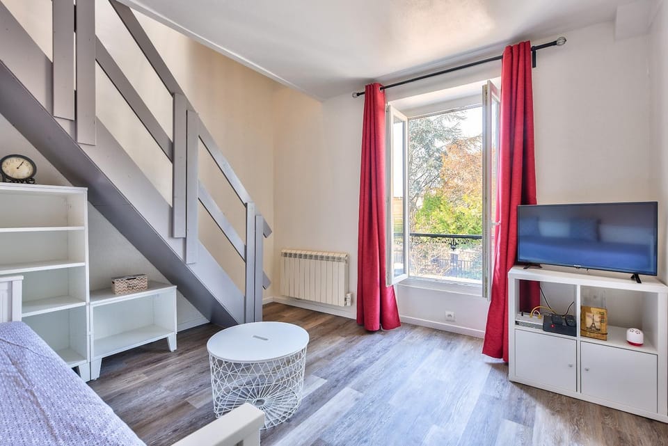 TV and multimedia, Living room, Seating area