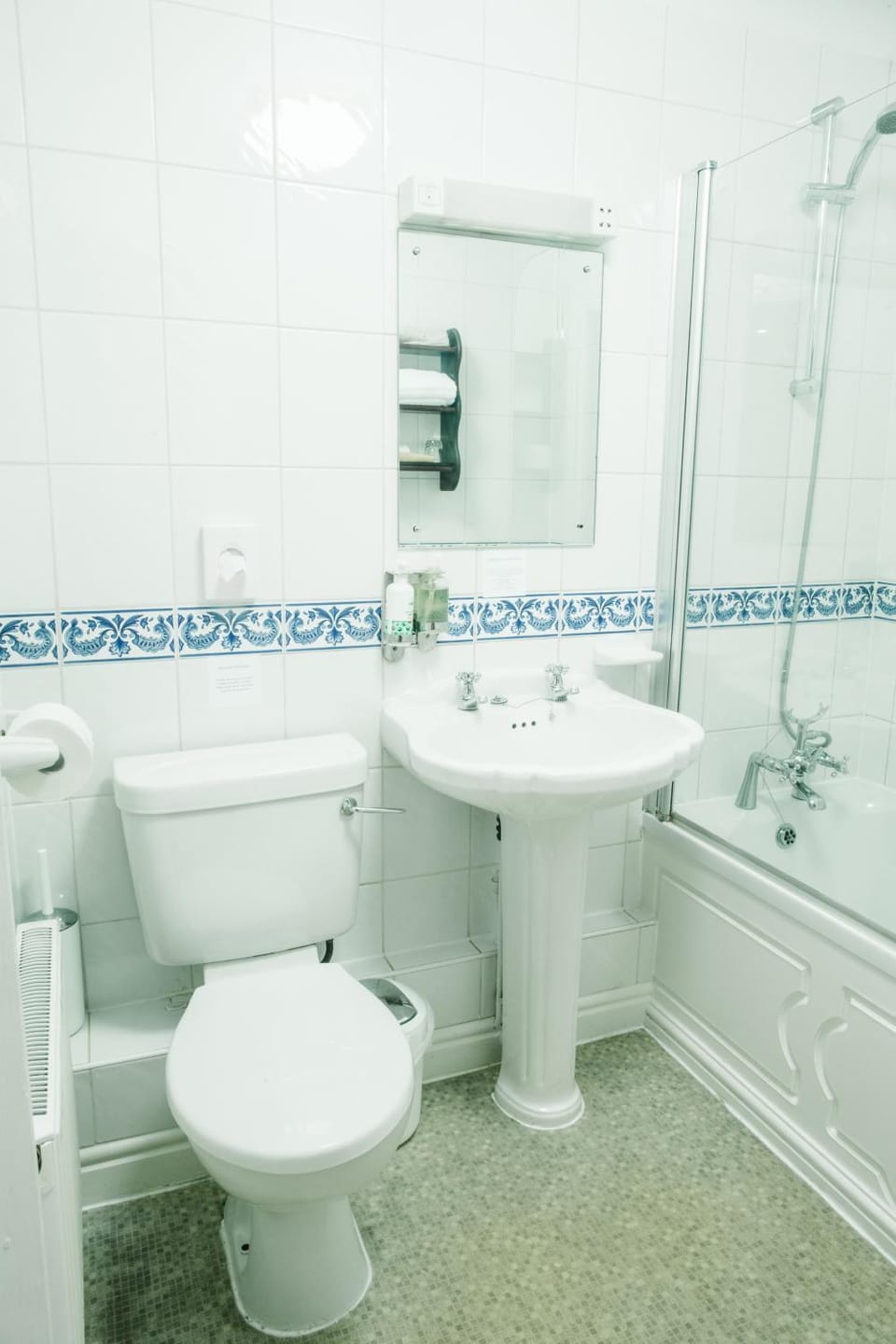 The Old Fourpenny Hotel Bed and Breakfast in Warwick