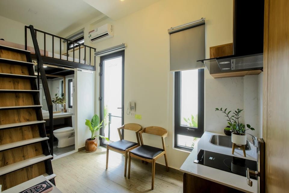 Shower, Toilet, Bed, TV and multimedia, Kitchen or kitchenette, Seating area