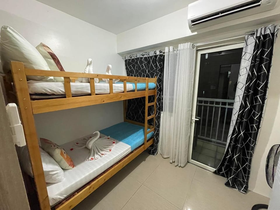 bunk bed, towels