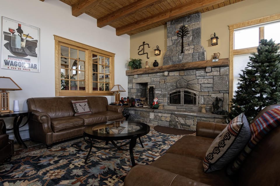 Luxury 6Br Solitude Village- Indoor Bball Court, Private Tub Home House in Mount Holly