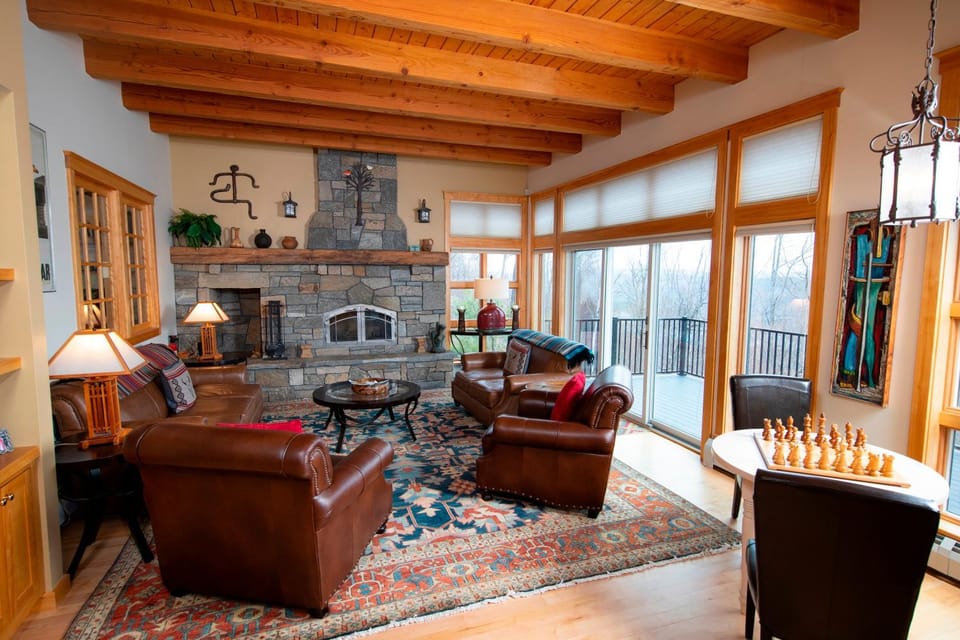 Luxury 6Br Solitude Village- Indoor Bball Court, Private Tub Home House in Mount Holly