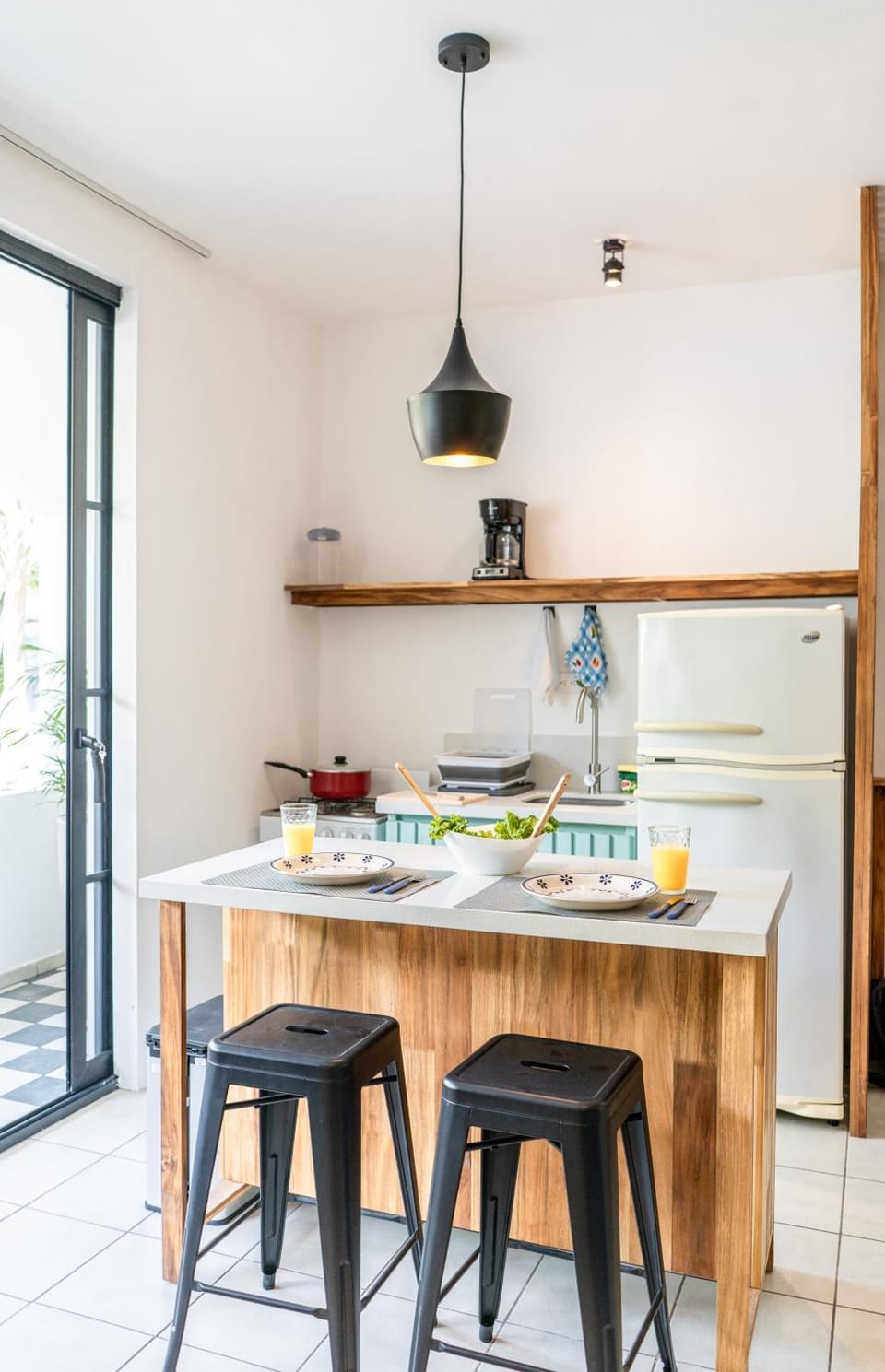 Kitchen or kitchenette, Dining area
