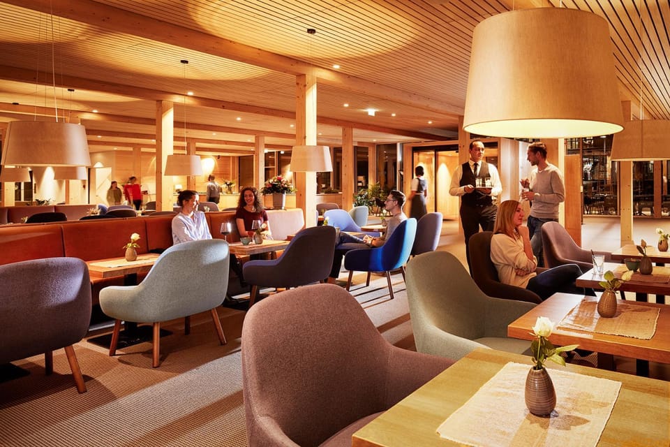 Restaurant/places to eat, Restaurant/places to eat, Lobby or reception, Lounge or bar, Evening entertainment, On site, Meals, Alcoholic drinks, Non alcoholic drinks