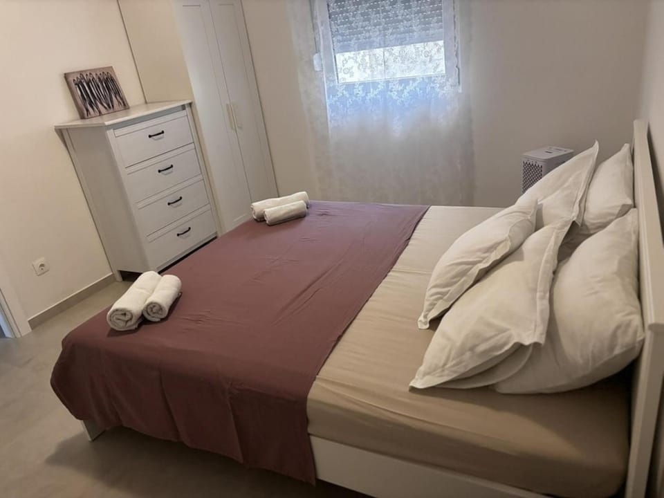 Apartment in Pirovac with balcony, air conditioning, Wi-Fi (4717-1) Apartment in Tisno