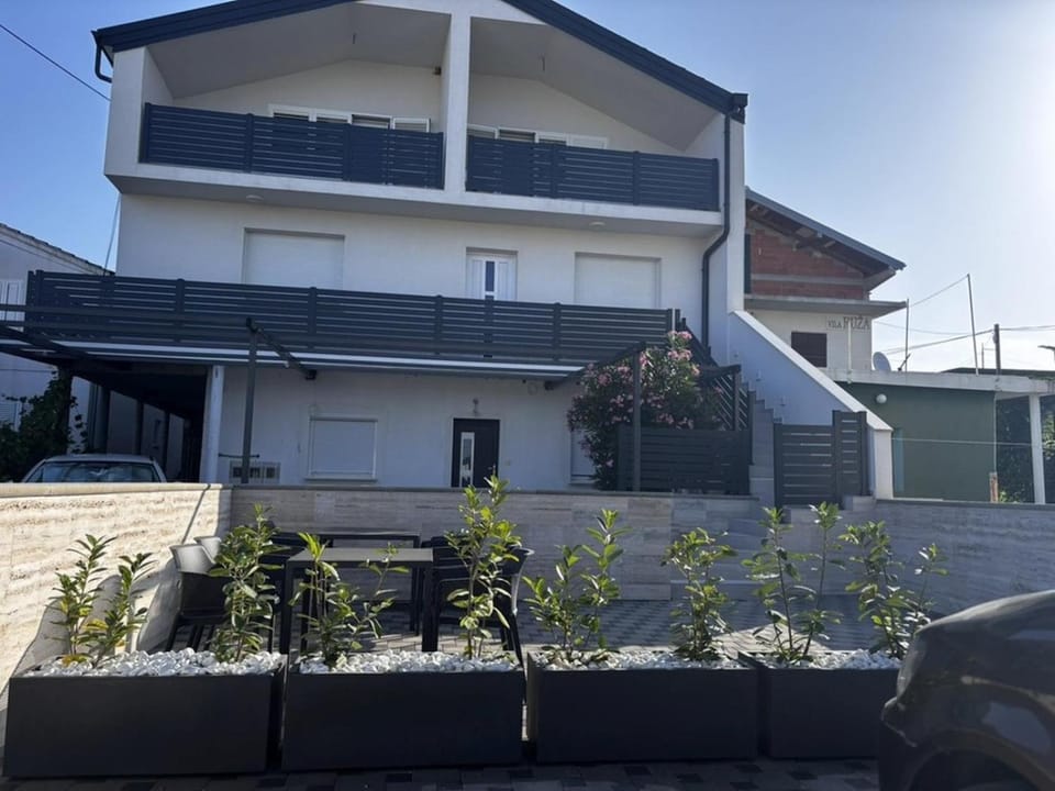 Property building, Facade/entrance, Off site