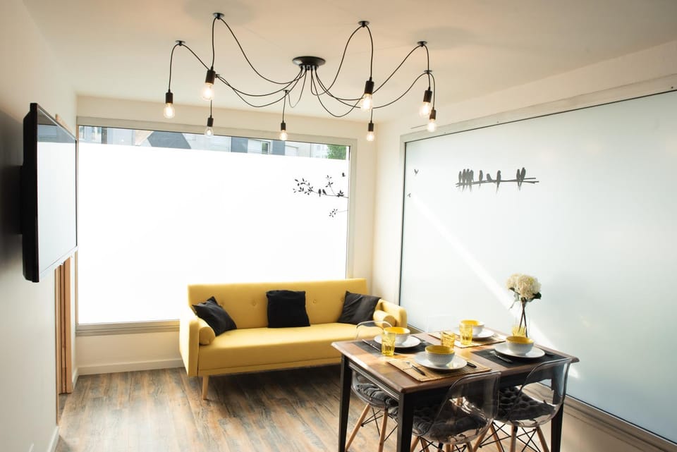 Staff, Communal lounge/ TV room, Living room, Dining area, Family