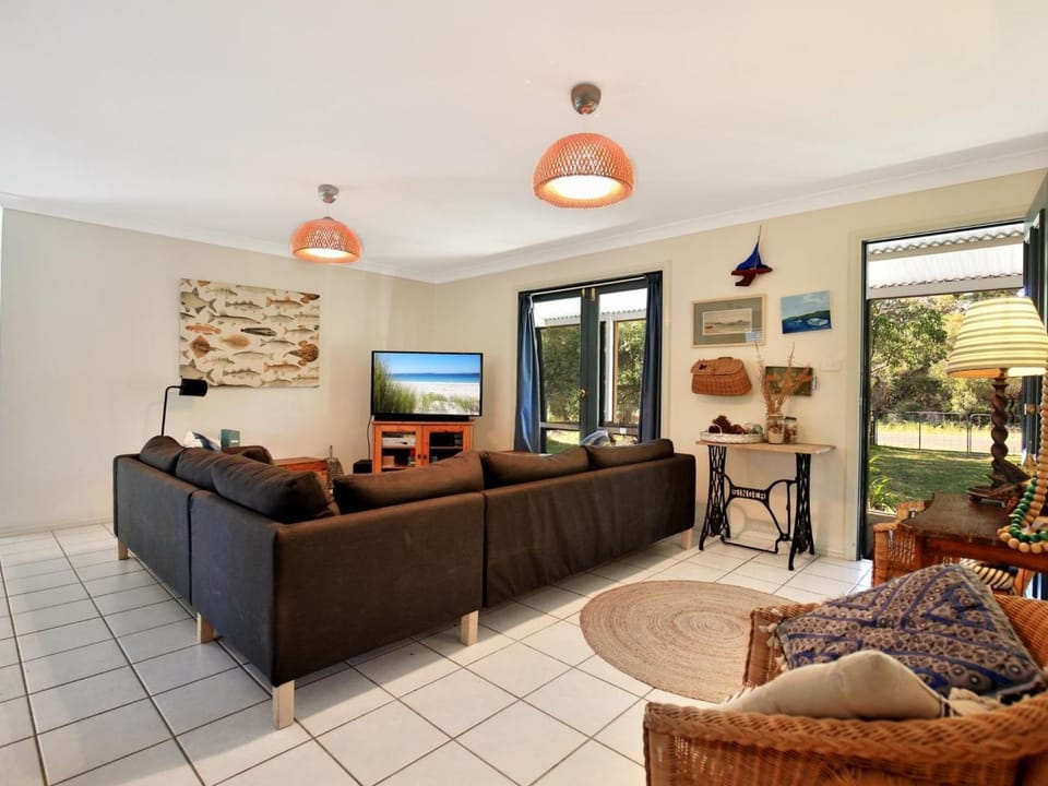 Innisfree I Pet Friendly I 2 Mins to Beach House in Callala Bay