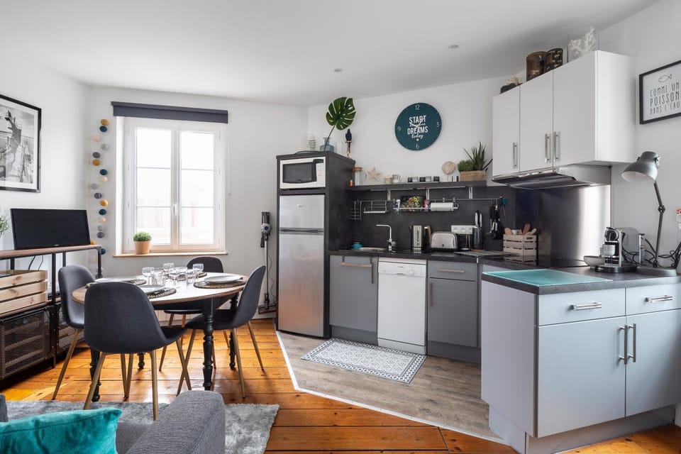 Kitchen or kitchenette, Living room, Dining area