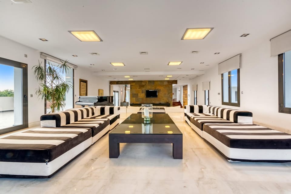 Communal lounge/ TV room, Living room