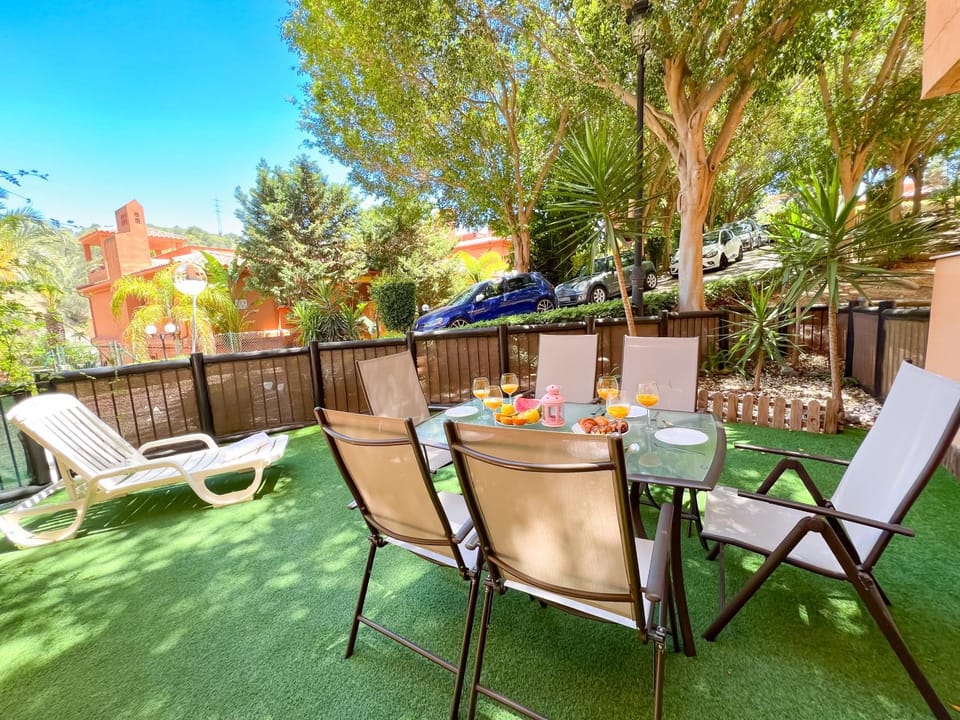 Property building, Day, Garden, View (from property/room), Balcony/Terrace, Dining area, Garden view, sunbed