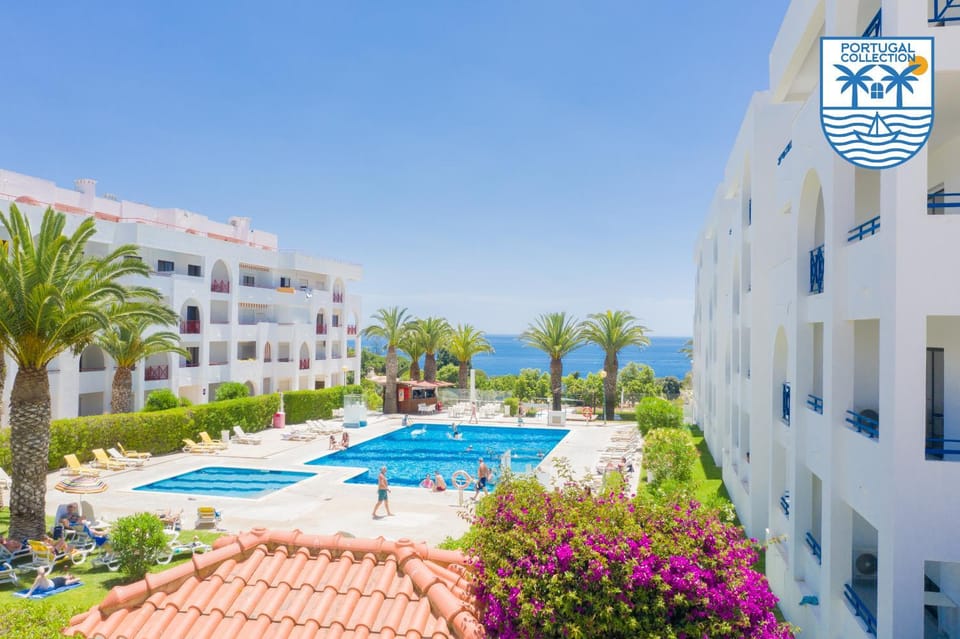 Property building, Sea view, Swimming pool, sunbed