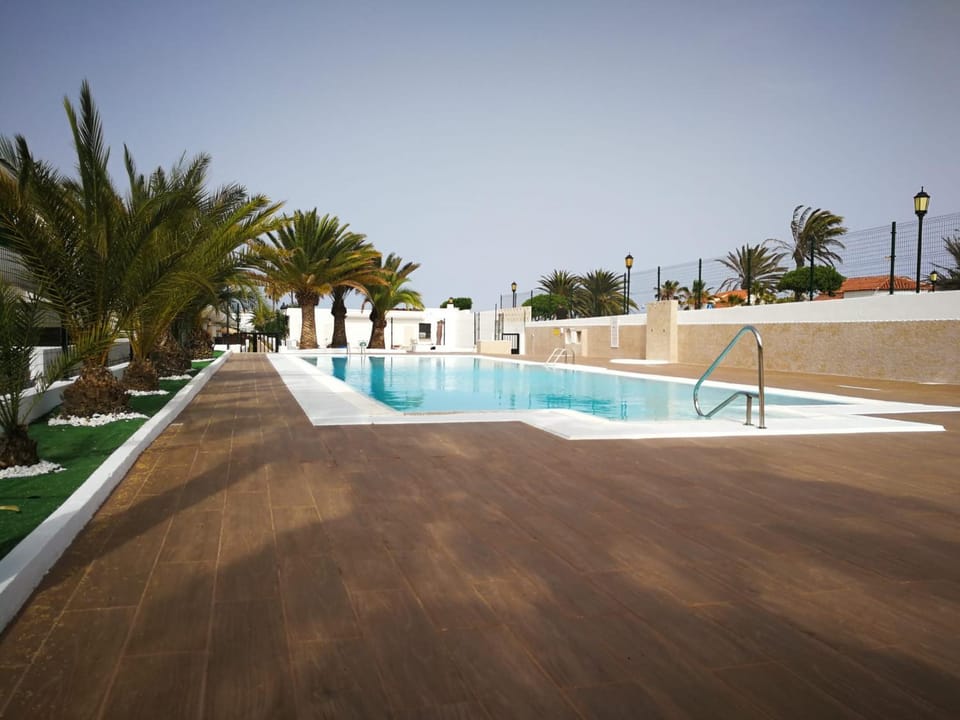 Swimming pool, Swimming pool