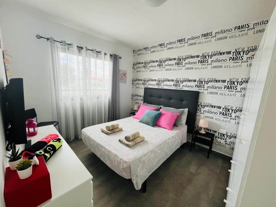 Bed, TV and multimedia, Photo of the whole room, Bedroom, safe, towels, wardrobe