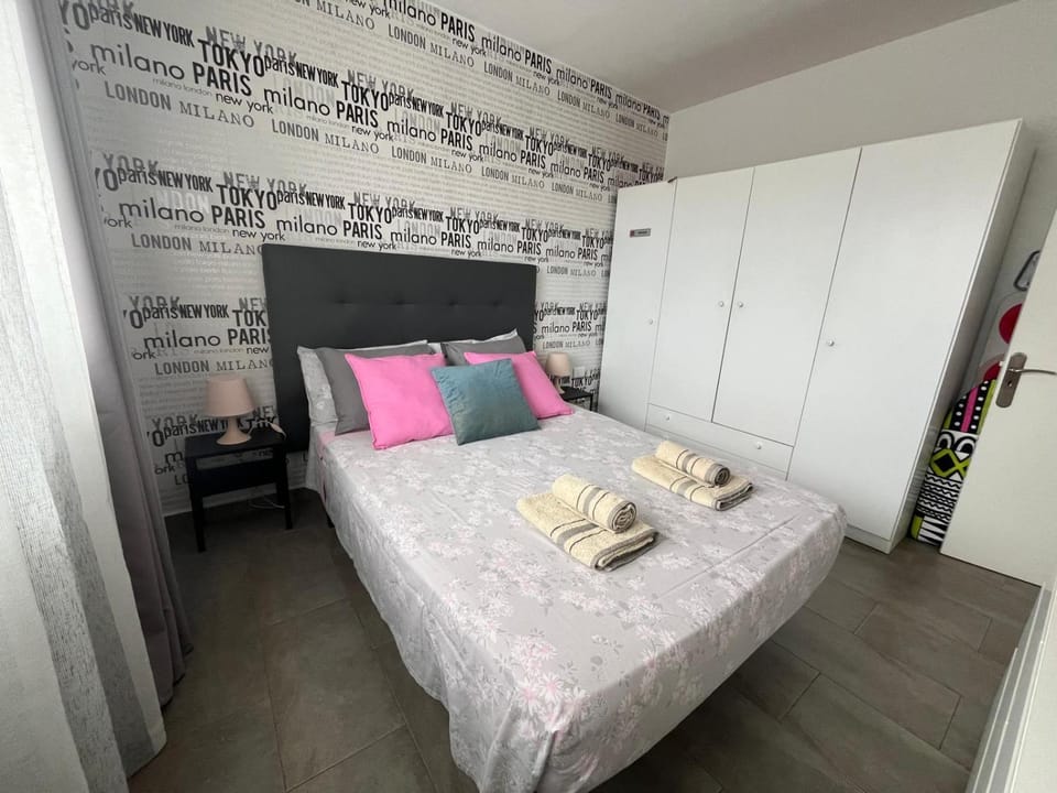 Bed, Photo of the whole room, Bedroom, towels, wardrobe