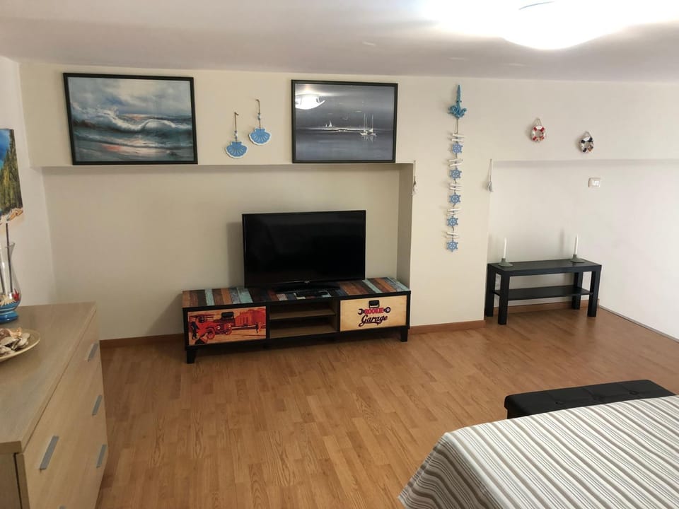 TV and multimedia, Photo of the whole room