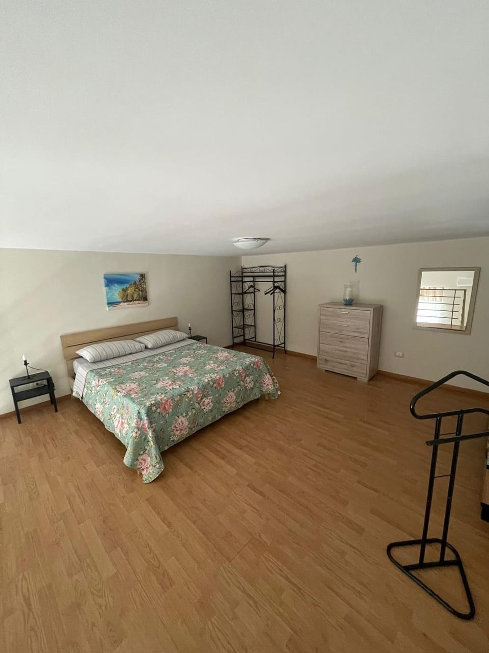 Bed, Photo of the whole room