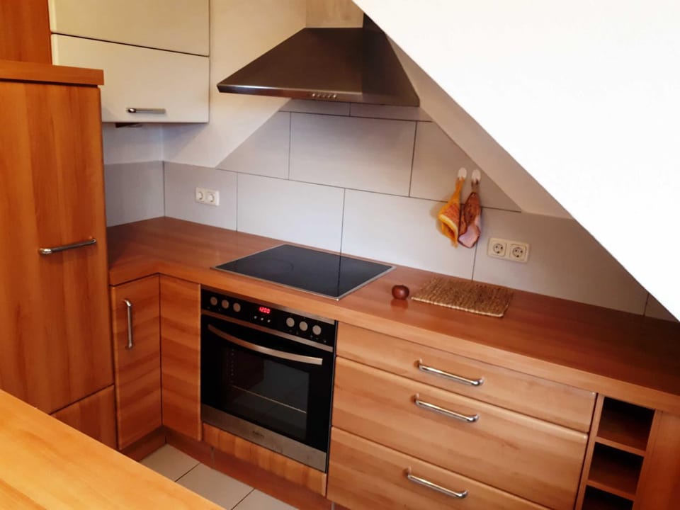 Kitchen or kitchenette, pet friendly, stove