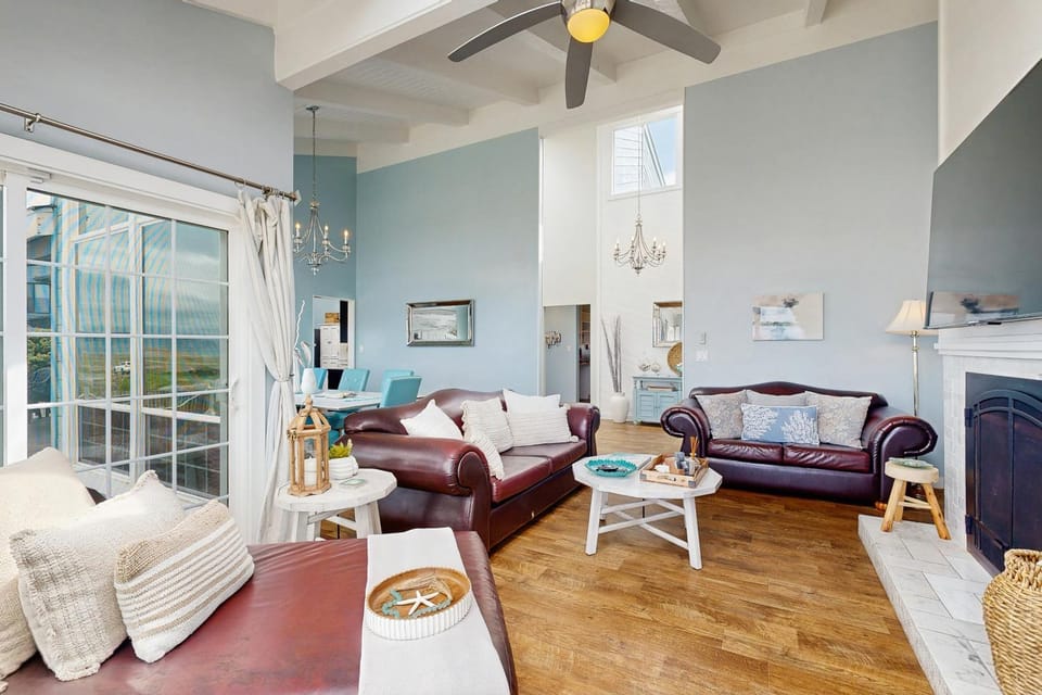 Oceanfront Home with Hot Tub Beach Access Deck House in Mendocino County