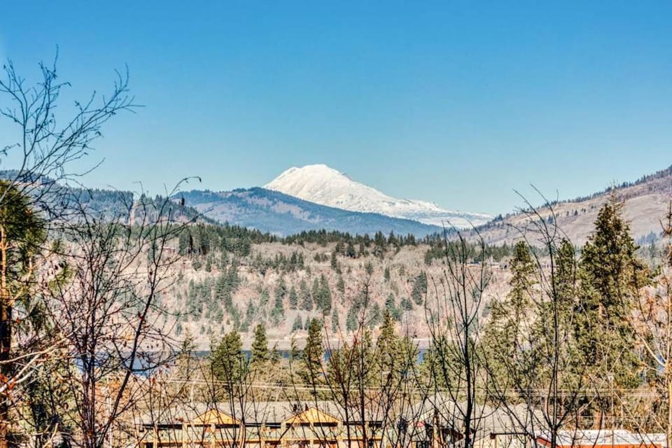 Clearwater Spring House in Hood River