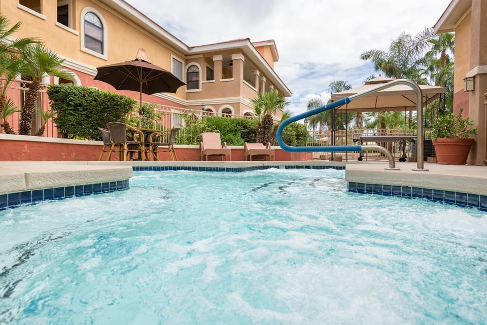 Swimming pool, Swimming pool