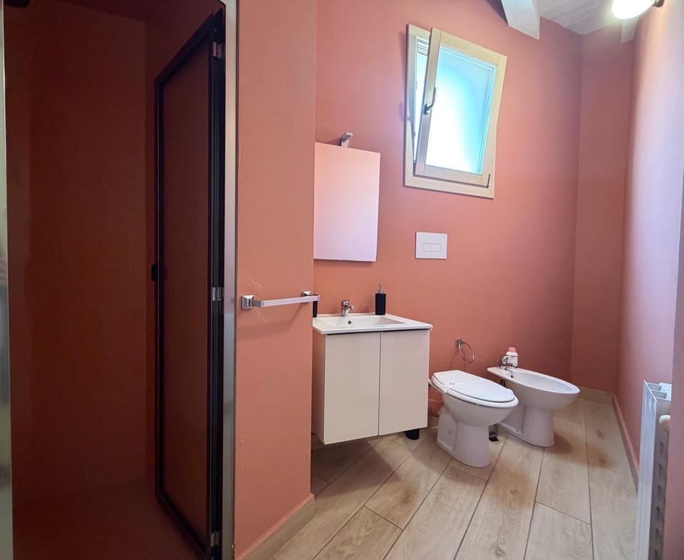 Toilet, Bathroom, bidet, towels