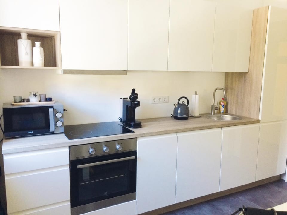 Coffee/tea facilities, Kitchen or kitchenette, Dining area