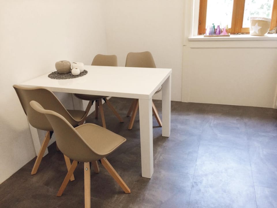Coffee/tea facilities, Kitchen or kitchenette, Dining area, Garden view, Quiet street view, Inner courtyard view