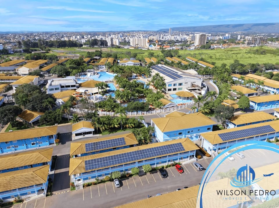 Property building, Neighbourhood, Pool view, Location