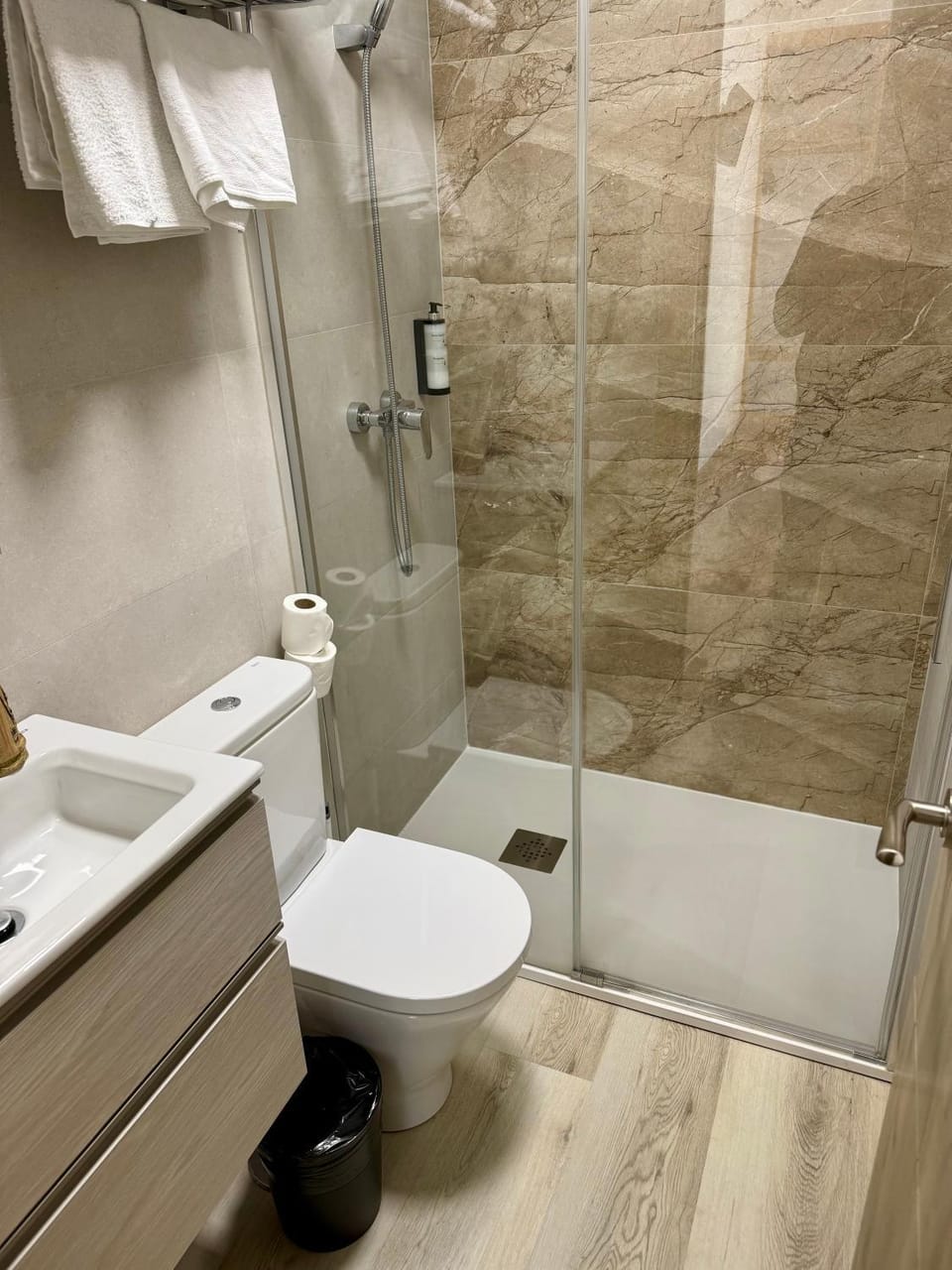 Shower, Bathroom, towels