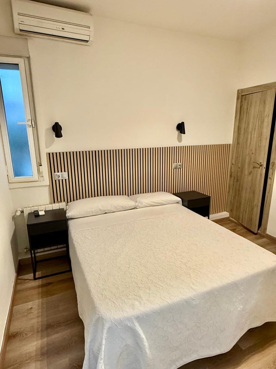 Bed, Bedroom, air conditioner