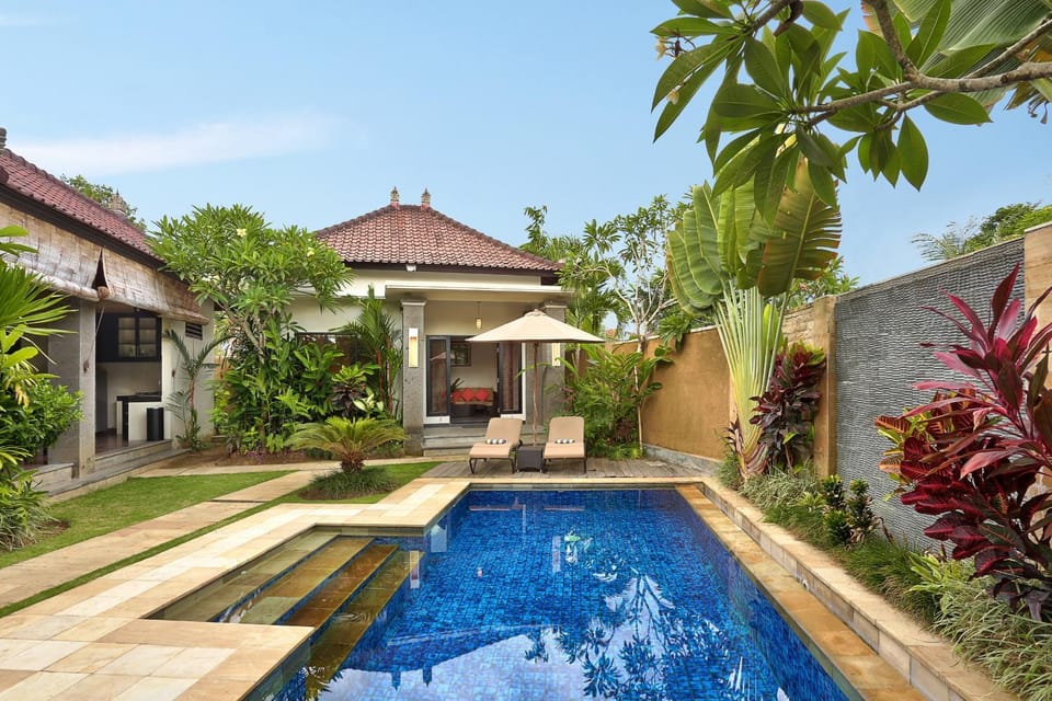Property building, Garden, Swimming pool