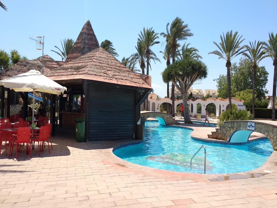 Swimming pool, Swimming pool