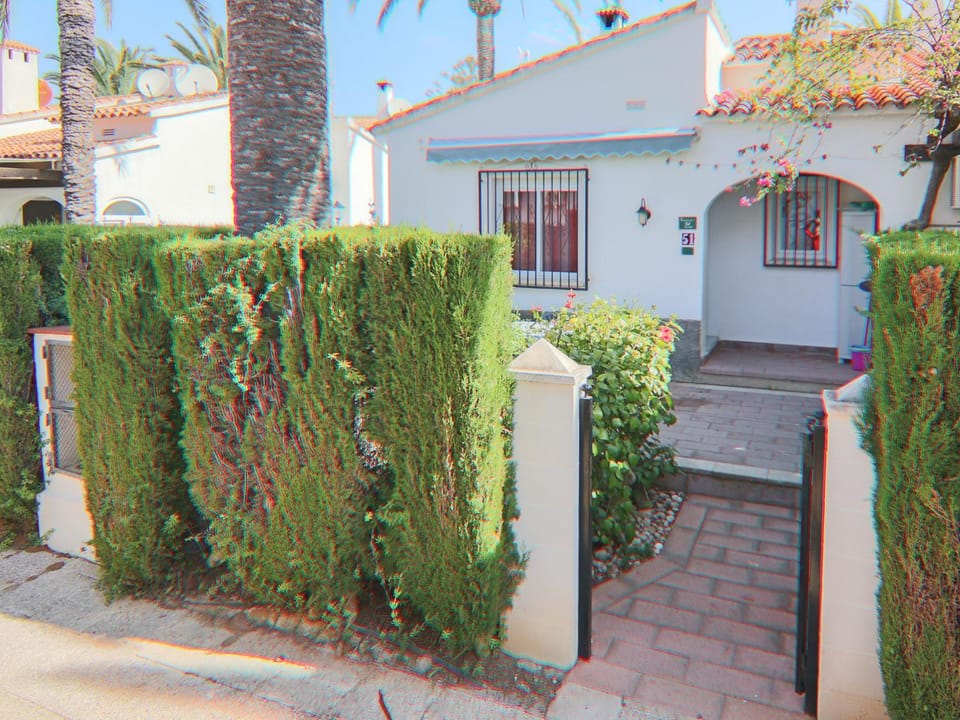 Facade/entrance, Off site