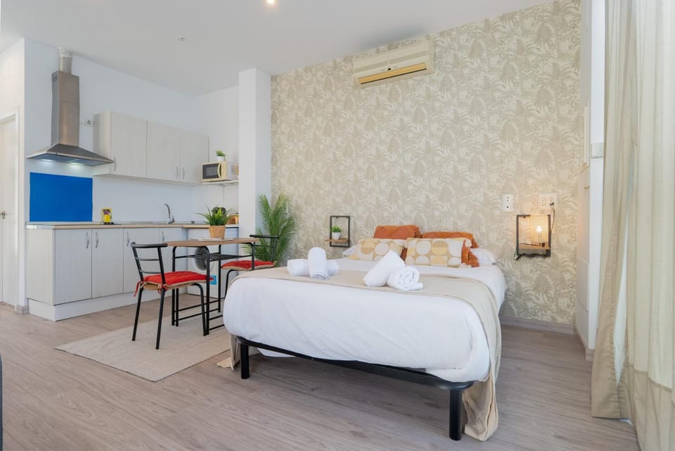 Bed, Kitchen or kitchenette, towels, air conditioner