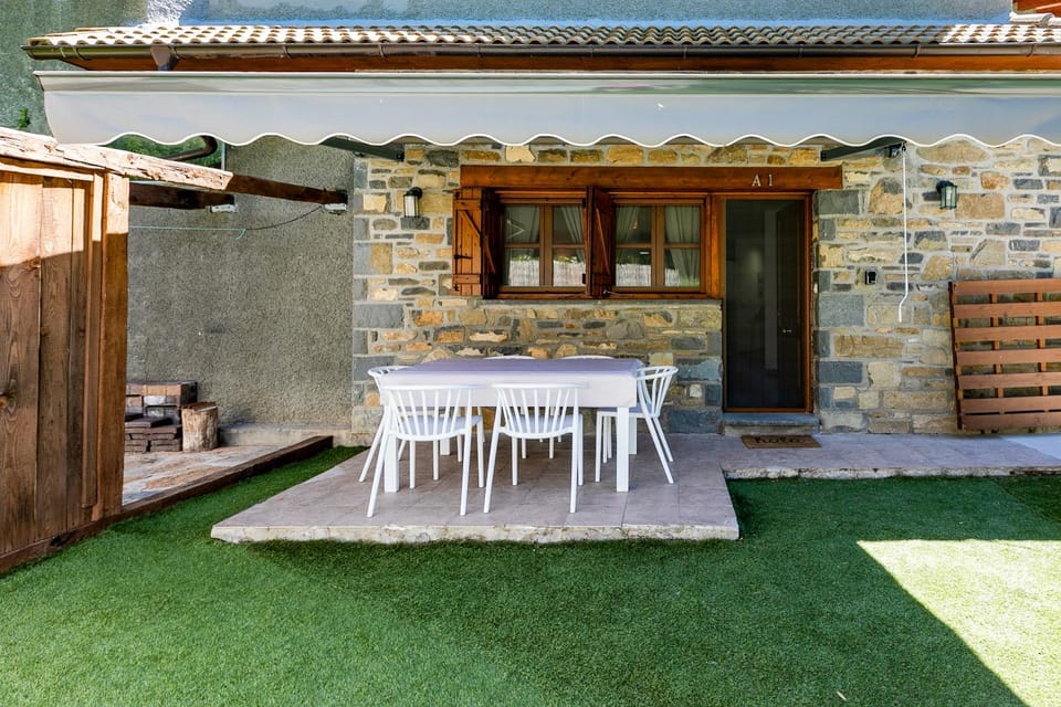 Patio, Garden view, Mountain view, pet friendly