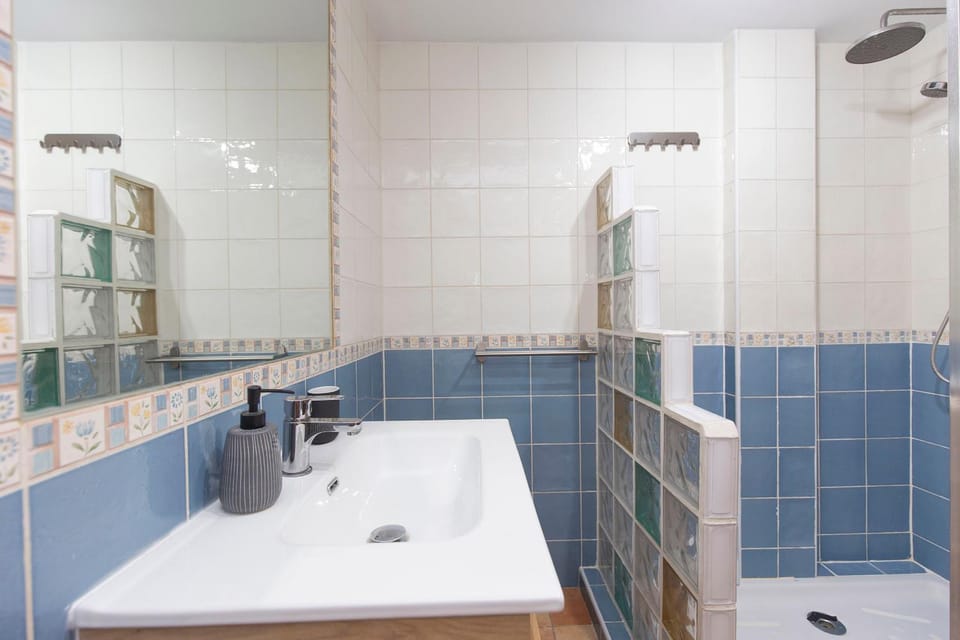 Shower, Bathroom, towels