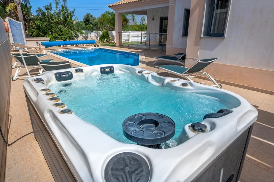 Hot Tub, Swimming pool