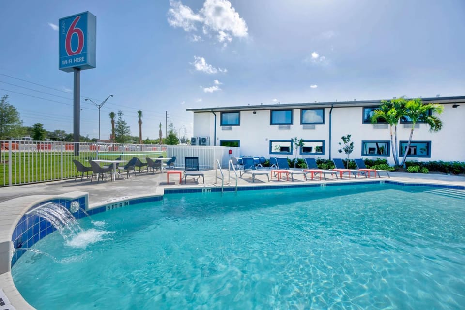 Pool view, Swimming pool