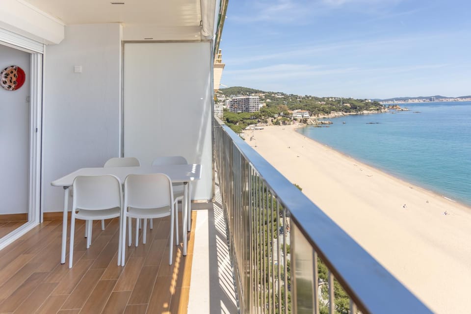 Day, Natural landscape, View (from property/room), Balcony/Terrace, Dining area, Beach, Sea view