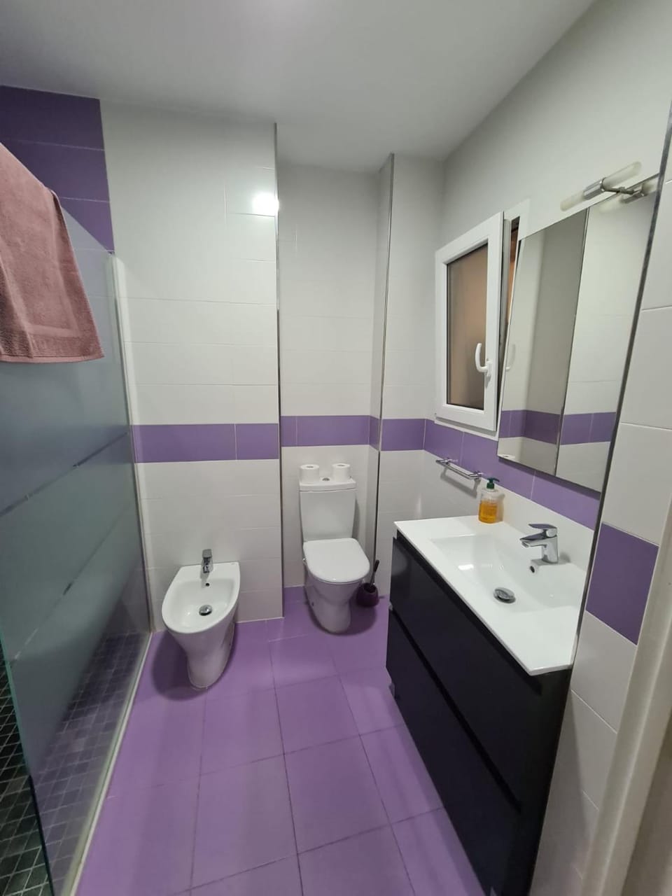Shower, Toilet, Bathroom, towels