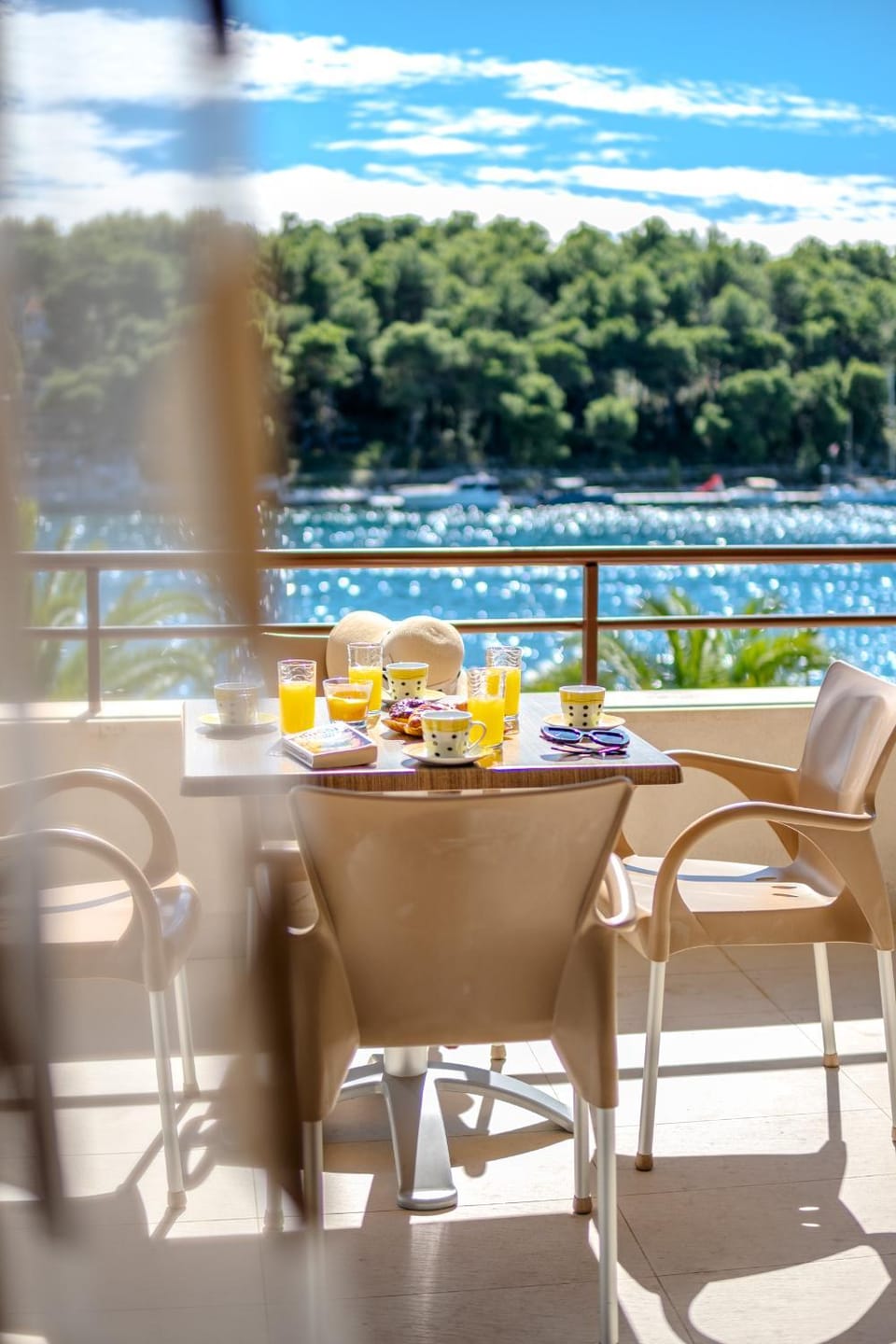 Day, Natural landscape, View (from property/room), Balcony/Terrace, Seating area, Dining area