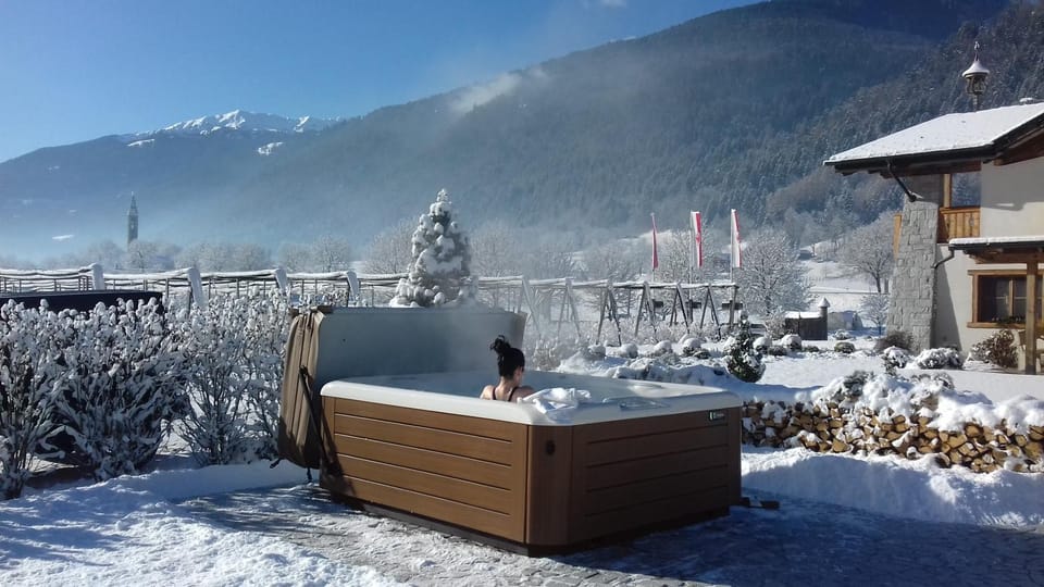 Property building, Winter, Hot Tub, Sauna, Mountain view