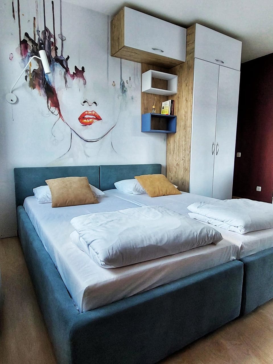 Bed, Photo of the whole room, Bedroom